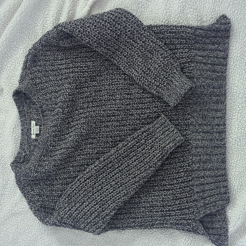 AE slouchy Snowsoft Sweater in gray xs, hardly worn